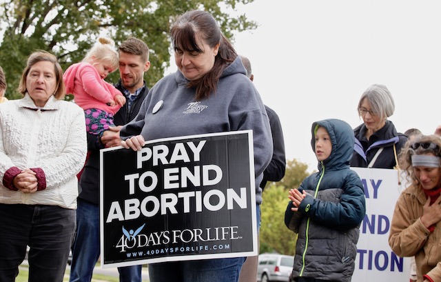Believers of many generations pray together at a 40 Days for Life vigil. The nonprofit group reports that volunteers in 415 cities participated during their latest campaign this past fall. (Photo: 40 Days for Life)