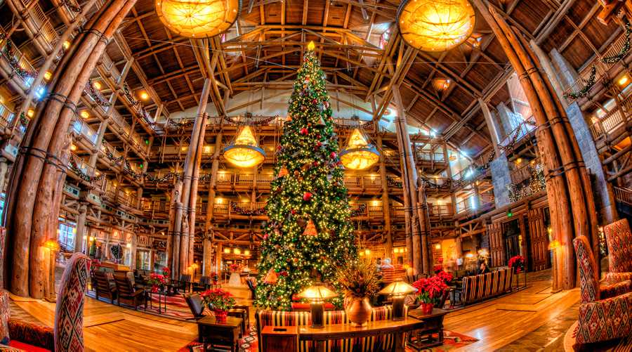 Great Wolf Lodge Christmas Tree - 900