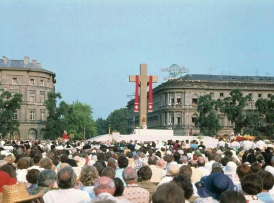 John Paul II at Mass in Victory Square in Warsaw, Poland 1979 - Wikimedia Commons