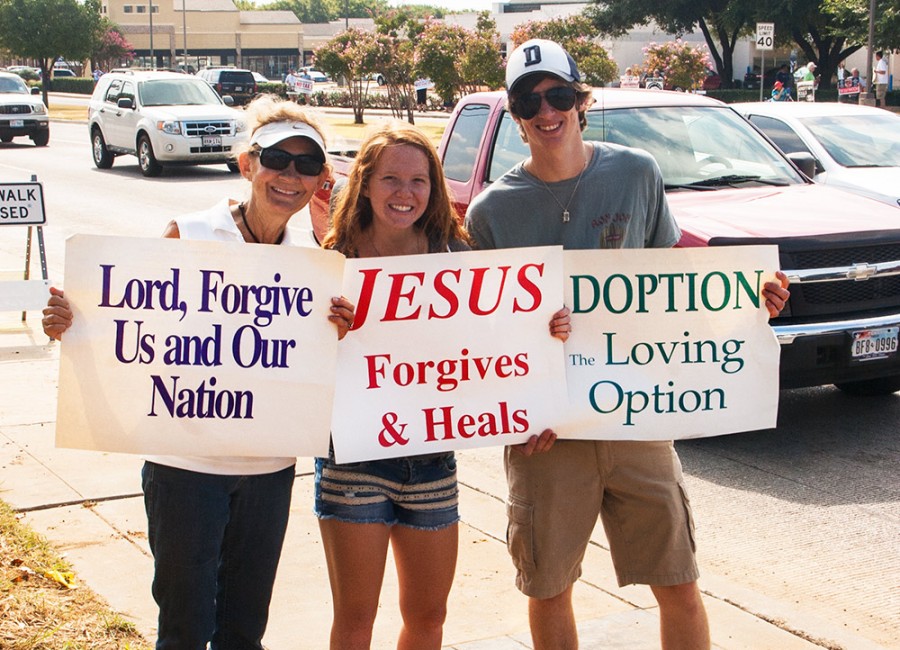 Bedford Texas, August 22 2015 - Planned Parenthood Protest - Paula, Laura and Jonathan