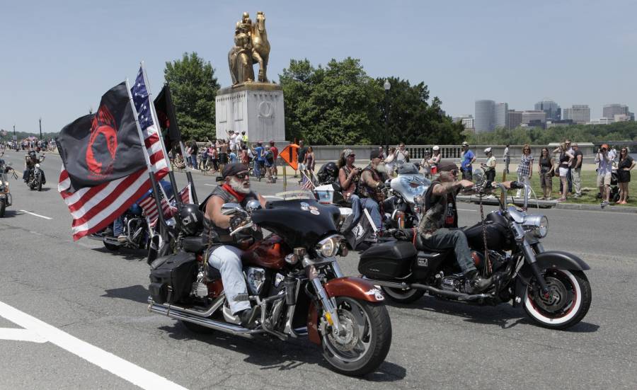 The Rolling Thunder First Amendment Demonstration Run arrives in Washington, DC, on May 24, 2015. The Rolling Thunder First Amendment Demonstration Run is an annual event to pay tribute to current and former US military members. AFP PHOTO / CHRIS KLEPONIS        (Photo credit should read CHRIS KLEPONIS/AFP/Getty Images)